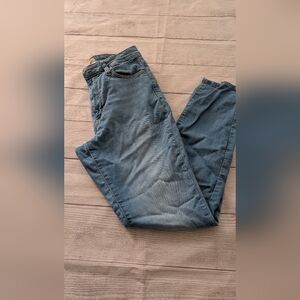Universal thread high rise skinny jeans. Size 6